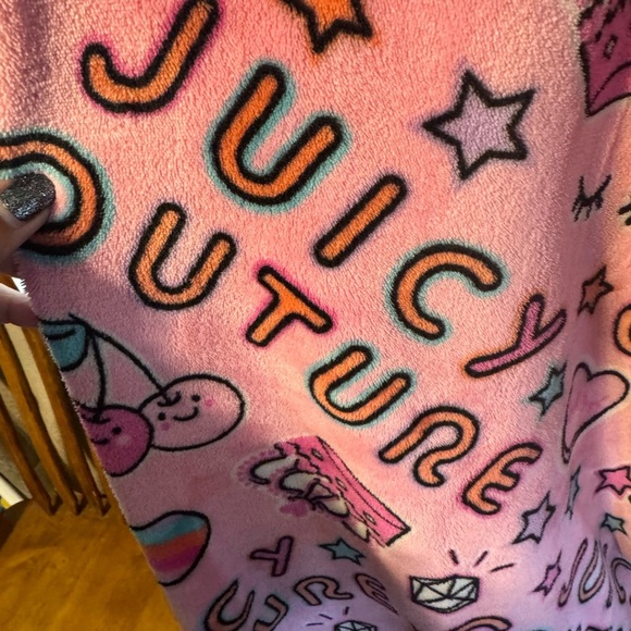 Juicy Couture 50"X70"  Pink Crown  Home Throw Blanket EUC - Picture 4 of 12
